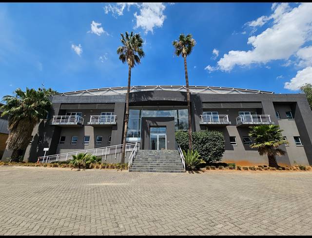 4,286M² WAREHOUSE TO LET IN LONGMEADOW